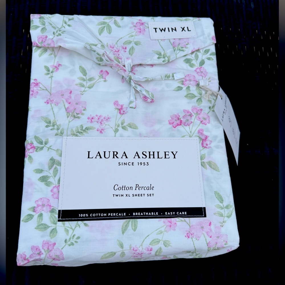 Laura Ashley Fawna Raspberry Green Floral Cotton Percale TWIN XL Sheet Set 3pc - Picture 2 of 10